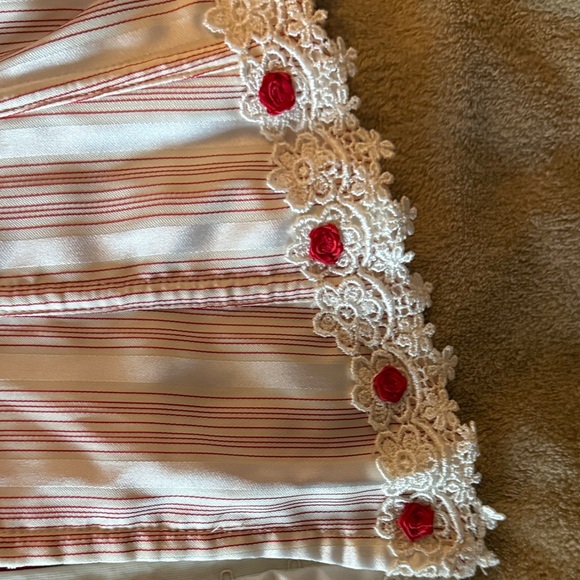 White Corset with Red Accents - Picture 7 of 7